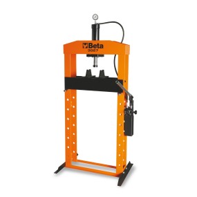 Hydraulic press with moving...