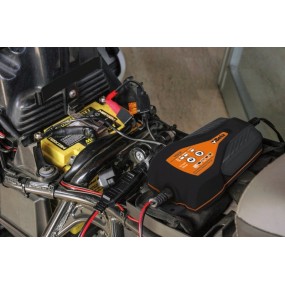 12 V elektronikus motorkerékpár akkumulátor töltő - Beta 1498/2A